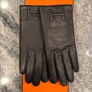 Hermes Elegant Black Leather Gloves